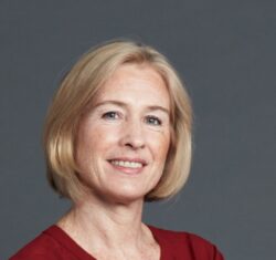 25_LornaThorpe_head shot